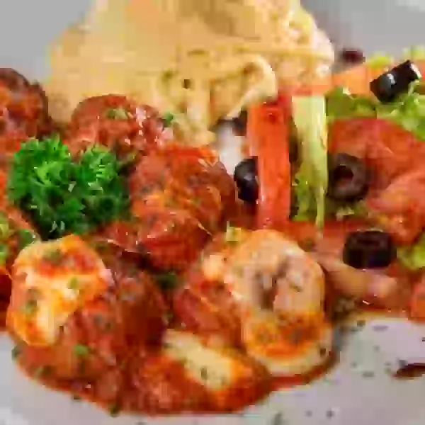 Meatballs alla pizzaiola with mozzarella and Alfredo pasta